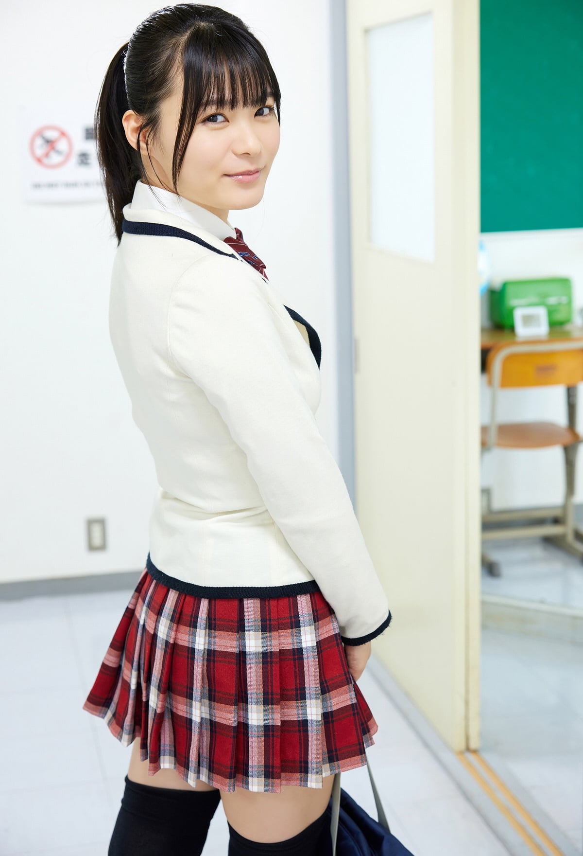 Japanese Idol Mizuki Hoshina Released gravure photo book Everyone has gone home PixiBB (34)